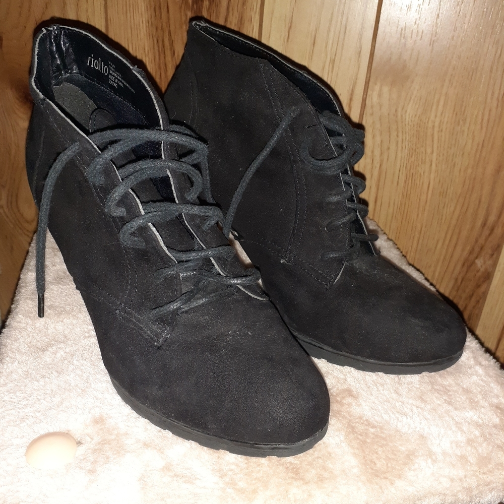 Women's size 8.5 ankle booties